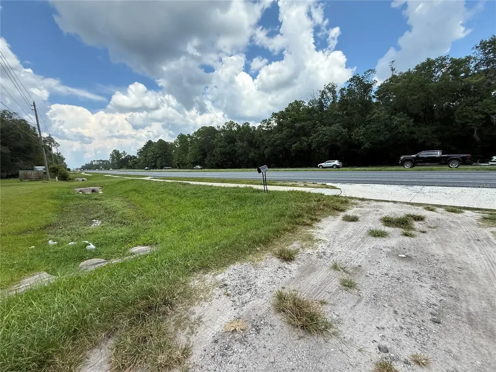 16016 NE Us Highway 301 Waldo FL 32694