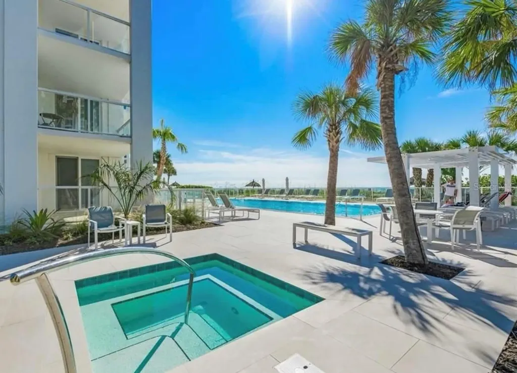 2425 Gulf Of Mexico Drive Longboat Key FL 34228