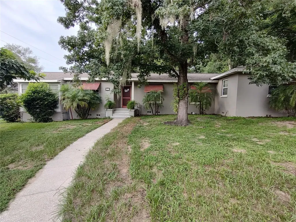 995 W 11th Avenue Mount Dora FL 32757