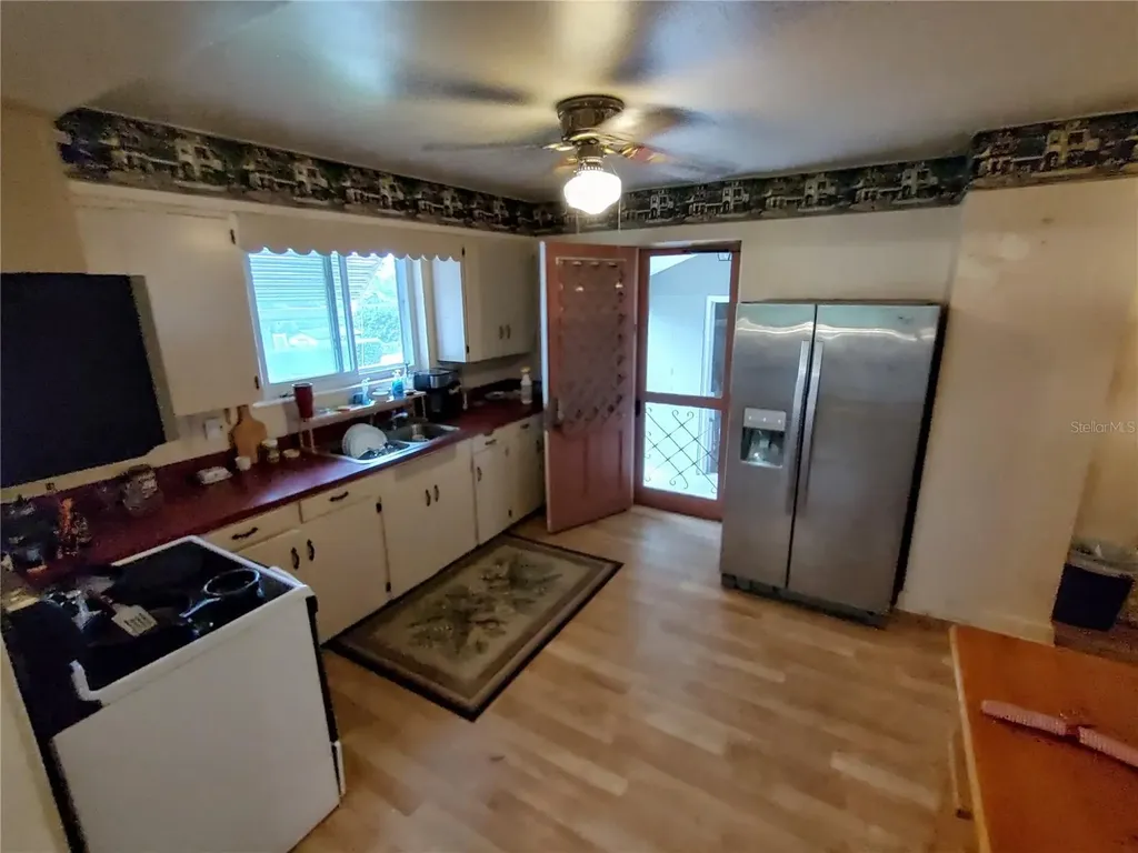 995 W 11th Avenue Mount Dora FL 32757