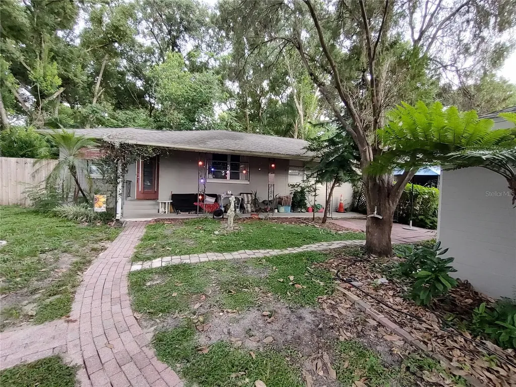 995 W 11th Avenue Mount Dora FL 32757