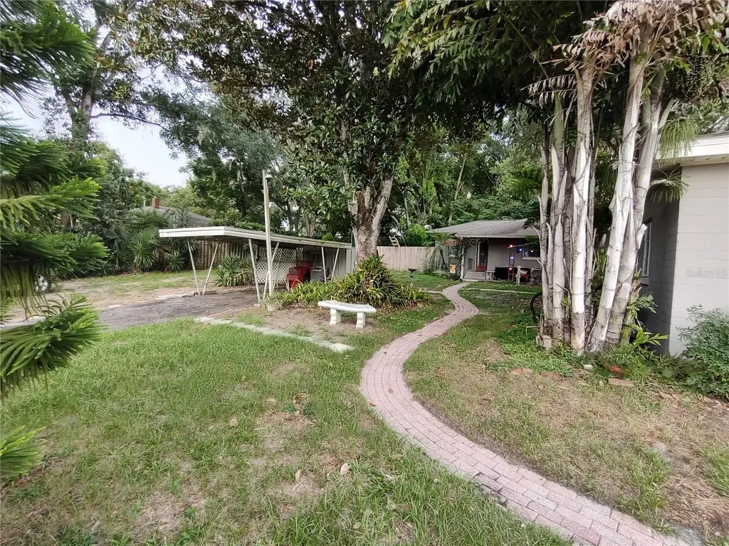 995 W 11th Avenue Mount Dora FL 32757