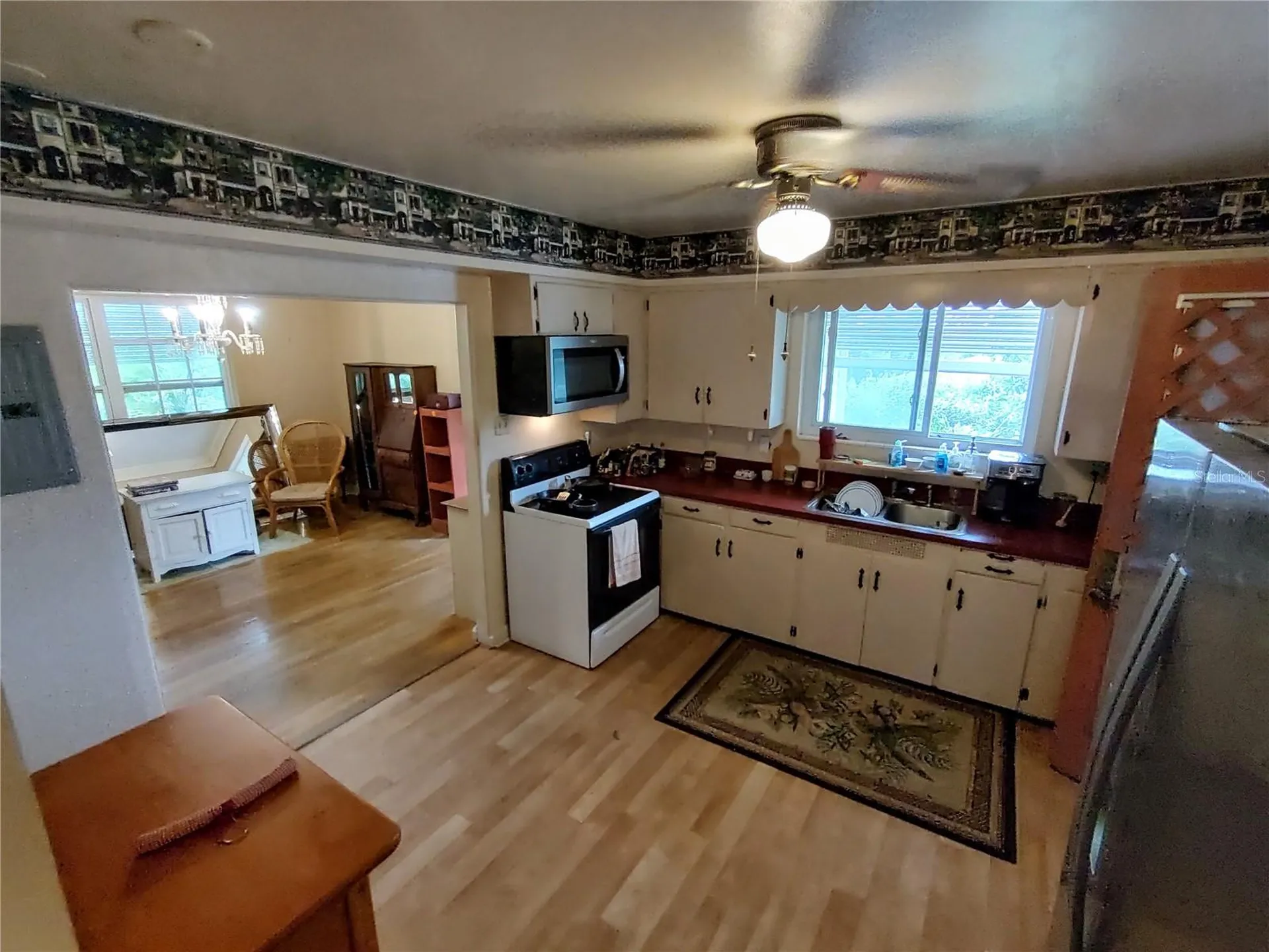 995 W 11th Avenue Mount Dora FL 32757