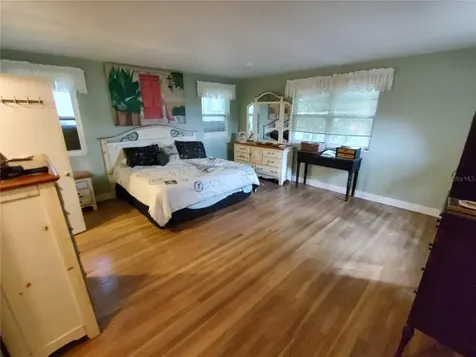 995 W 11th Avenue Mount Dora FL 32757