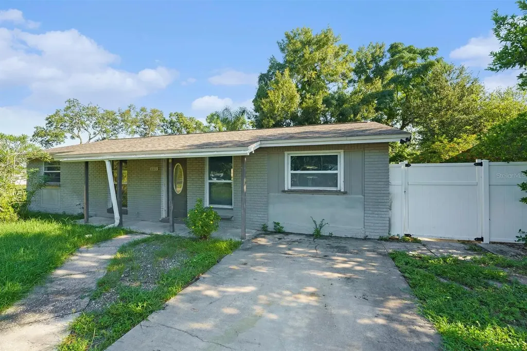 6515 Runningwoods Drive Tampa FL 33634