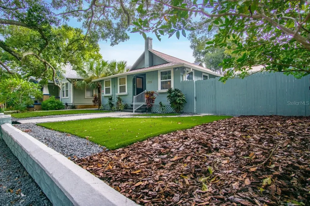 719 8th Street N St Petersburg FL 33701