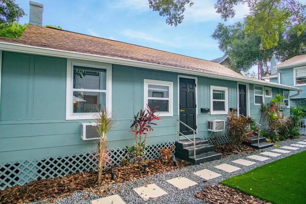 719 8th Street N St Petersburg FL 33701