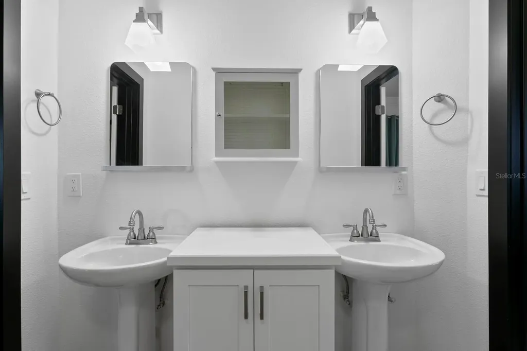1632 Sea Breeze Drive Tarpon Springs FL 34689