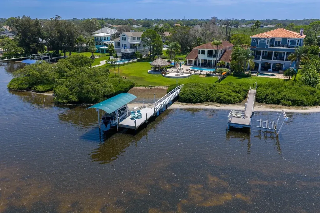 1632 Sea Breeze Drive Tarpon Springs FL 34689