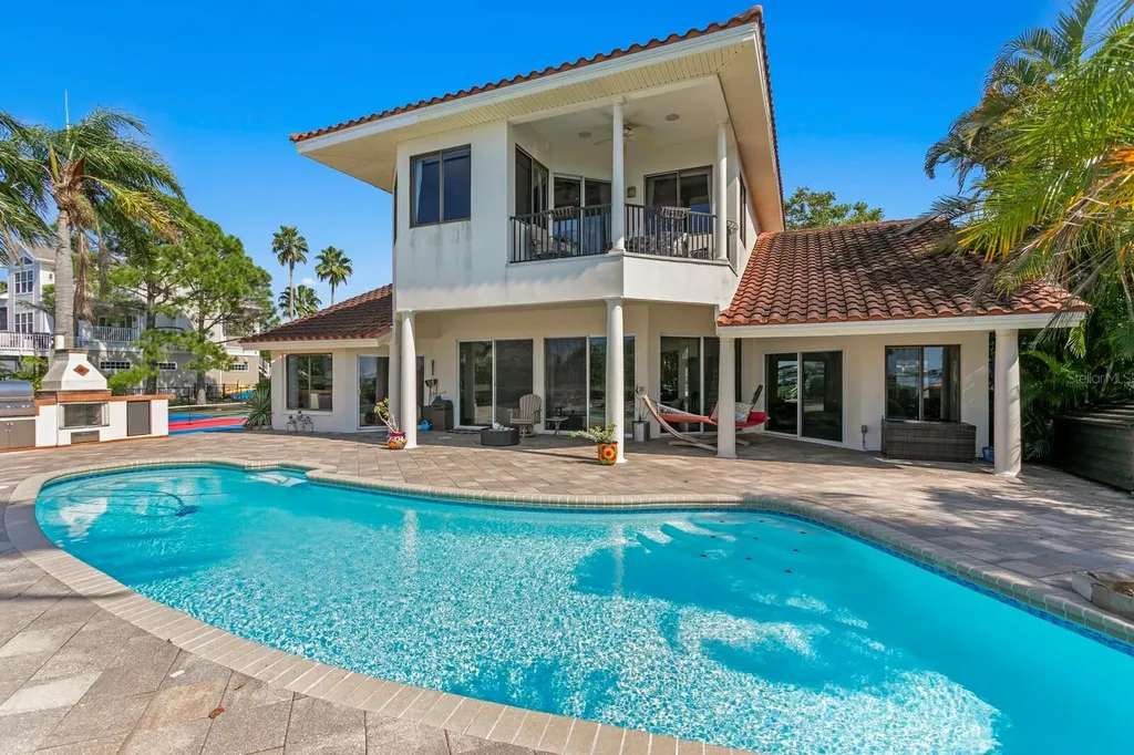 1632 Sea Breeze Drive Tarpon Springs FL 34689