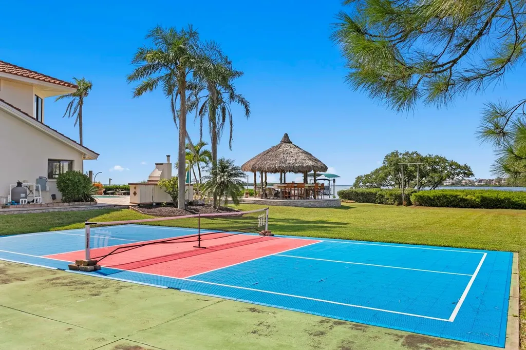 1632 Sea Breeze Drive Tarpon Springs FL 34689