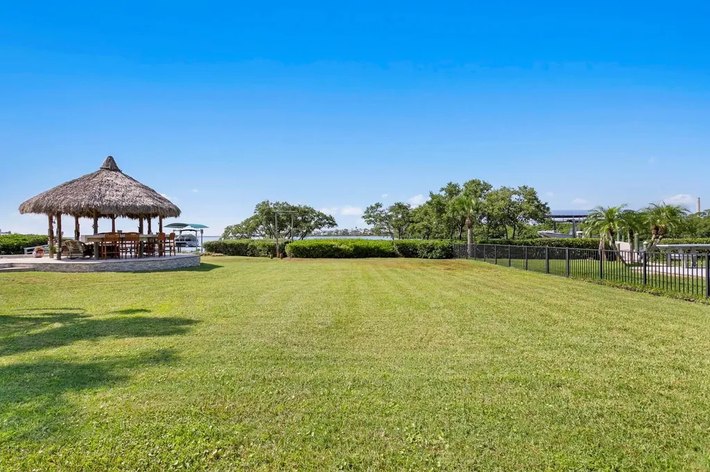 1632 Sea Breeze Drive Tarpon Springs FL 34689