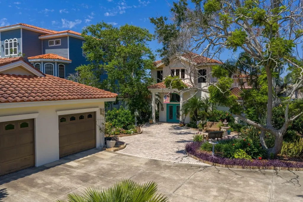 1632 Sea Breeze Drive Tarpon Springs FL 34689