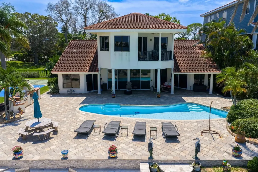 1632 Sea Breeze Drive Tarpon Springs FL 34689