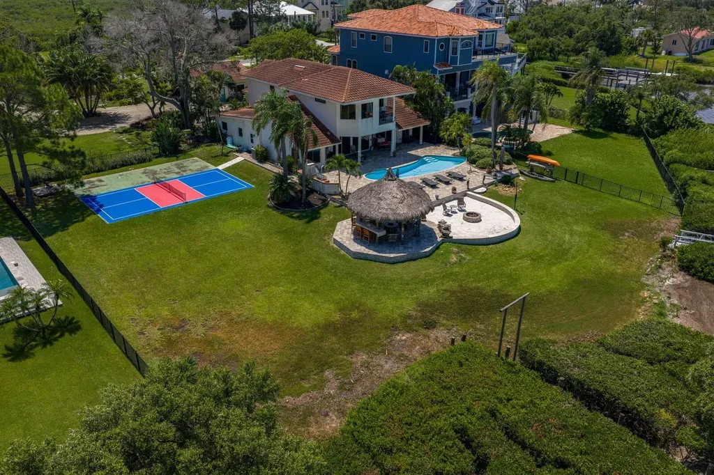 1632 Sea Breeze Drive Tarpon Springs FL 34689