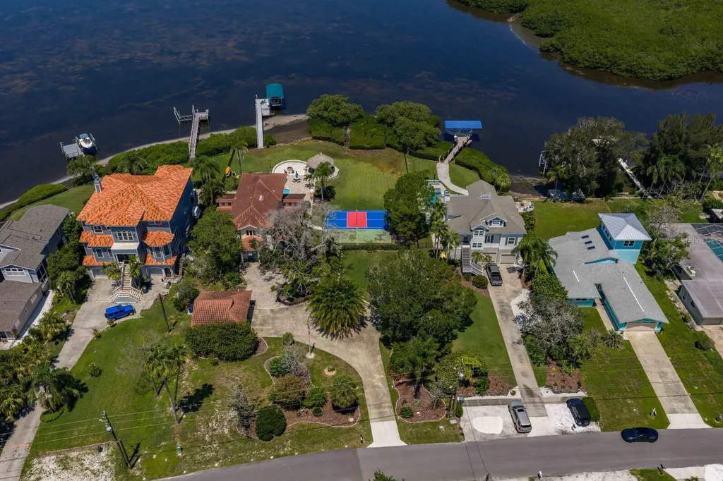 1632 Sea Breeze Drive Tarpon Springs FL 34689