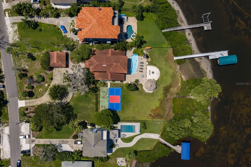 1632 Sea Breeze Drive Tarpon Springs FL 34689