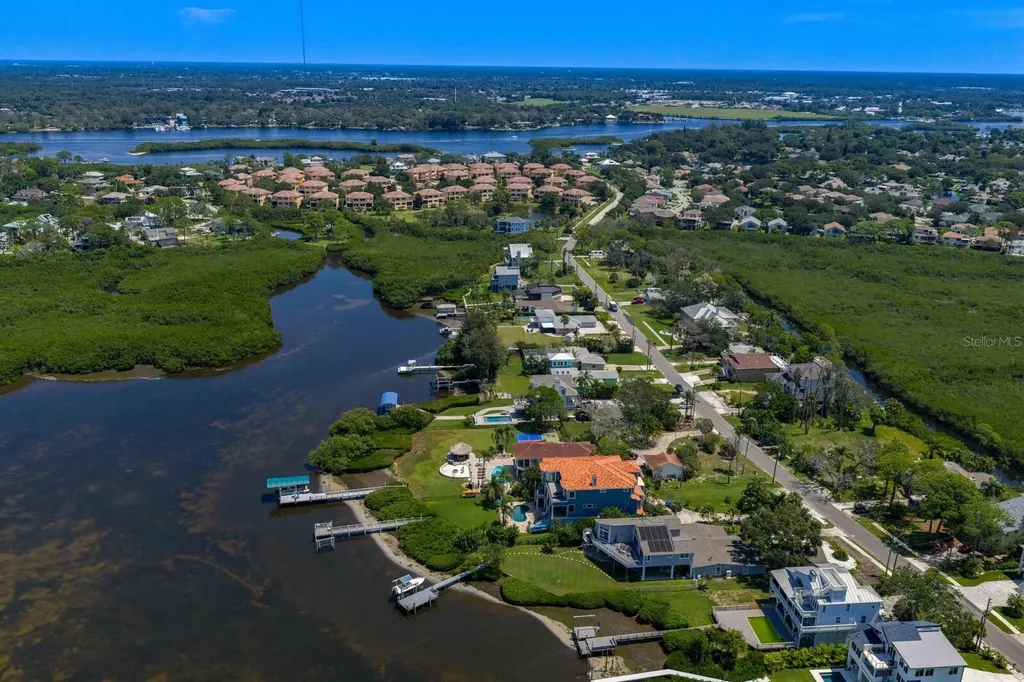 1632 Sea Breeze Drive Tarpon Springs FL 34689