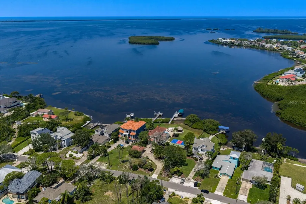 1632 Sea Breeze Drive Tarpon Springs FL 34689