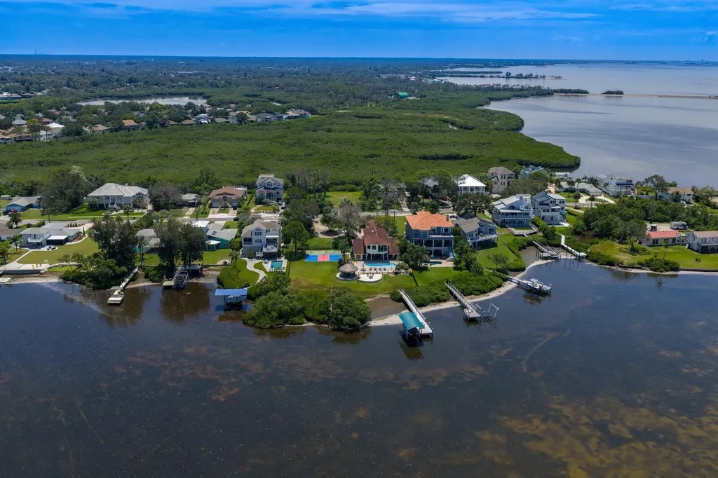 1632 Sea Breeze Drive Tarpon Springs FL 34689