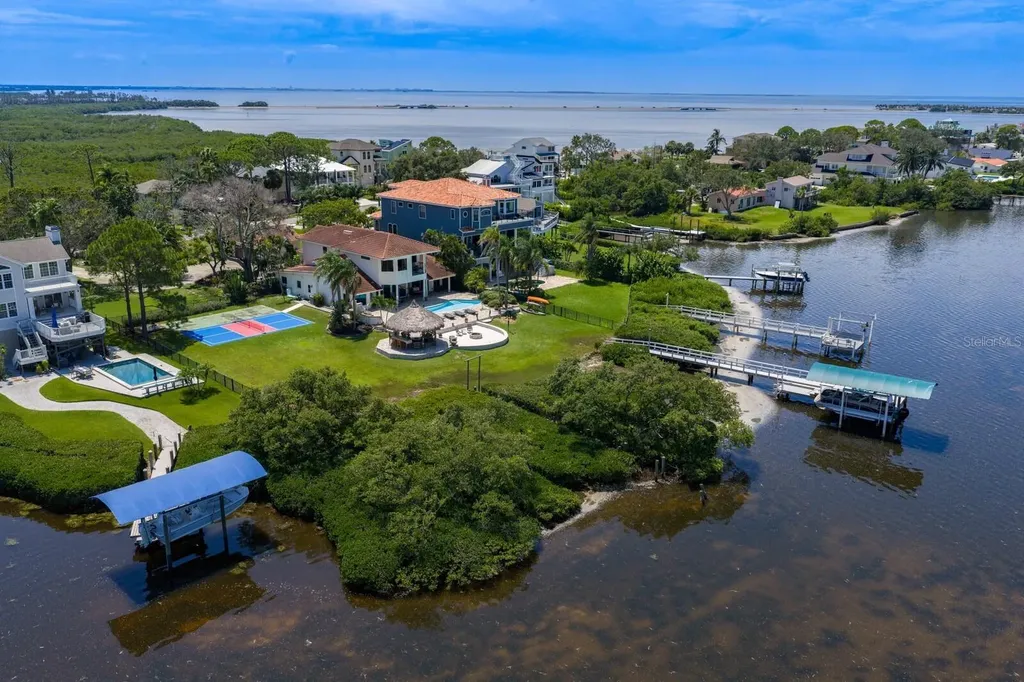 1632 Sea Breeze Drive Tarpon Springs FL 34689