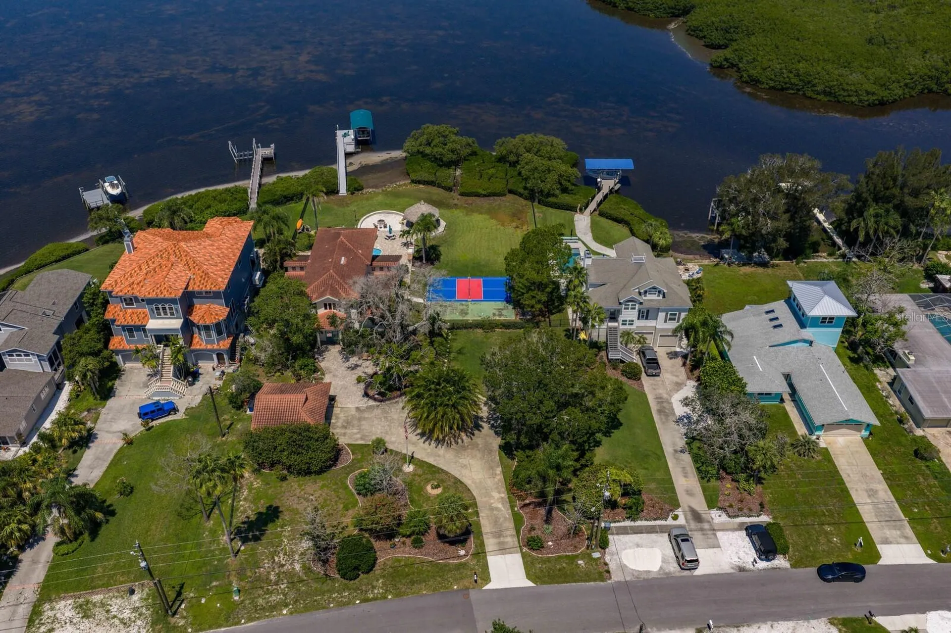 1632 Sea Breeze Drive Tarpon Springs FL 34689