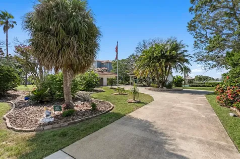 1632 Sea Breeze Drive Tarpon Springs FL 34689