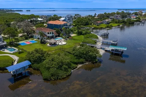 1632 Sea Breeze Drive Tarpon Springs FL 34689