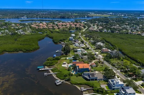 1632 Sea Breeze Drive Tarpon Springs FL 34689