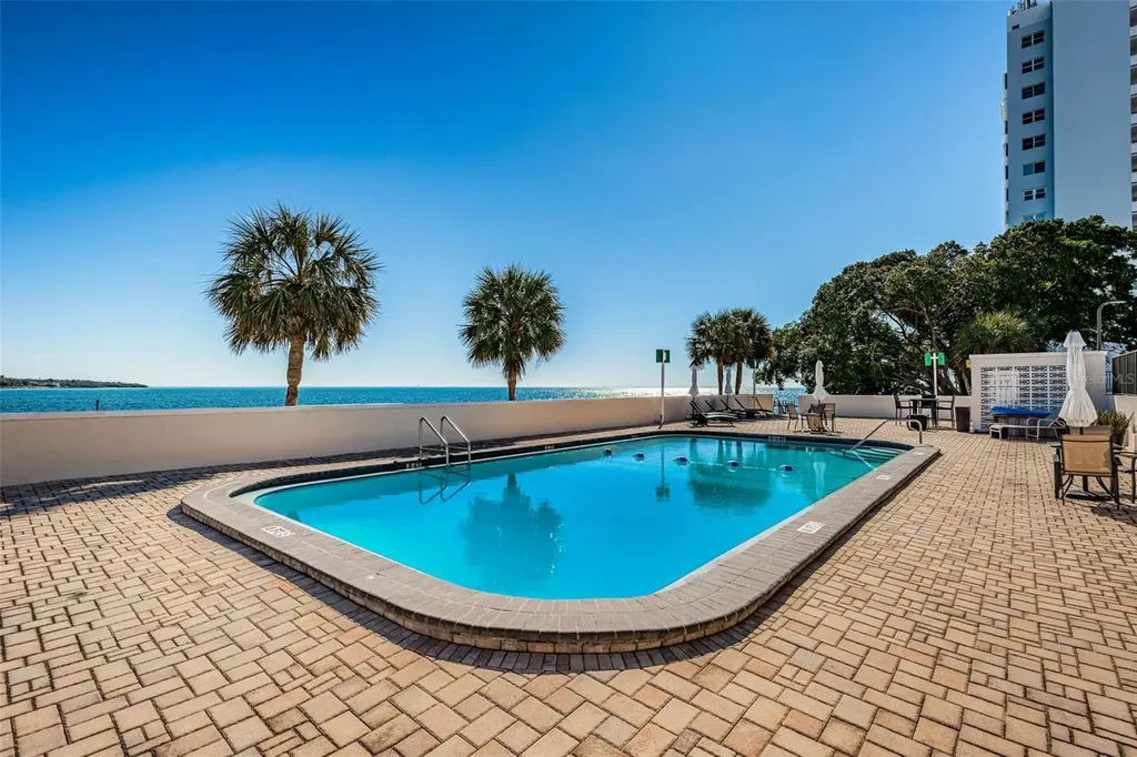 7100 Sunshine Skyway Lane S St Petersburg FL 33711