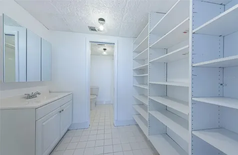 7100 Sunshine Skyway Lane S St Petersburg FL 33711
