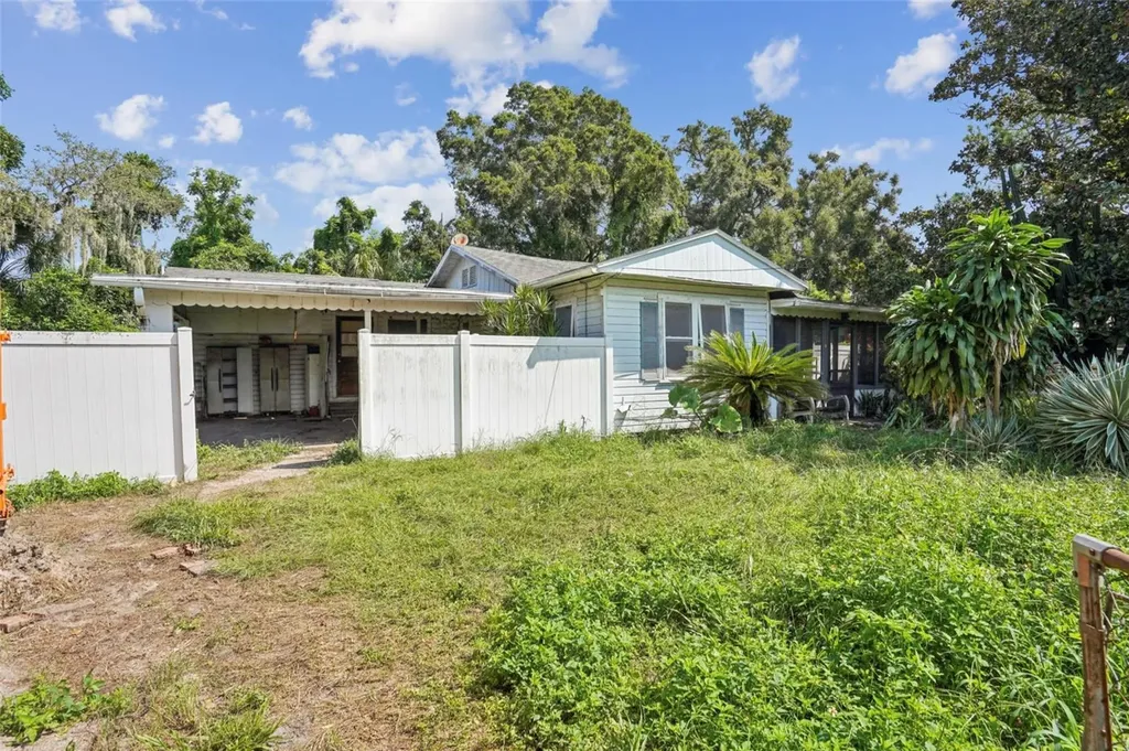 4324 E Grove View Avenue Tampa FL 33617