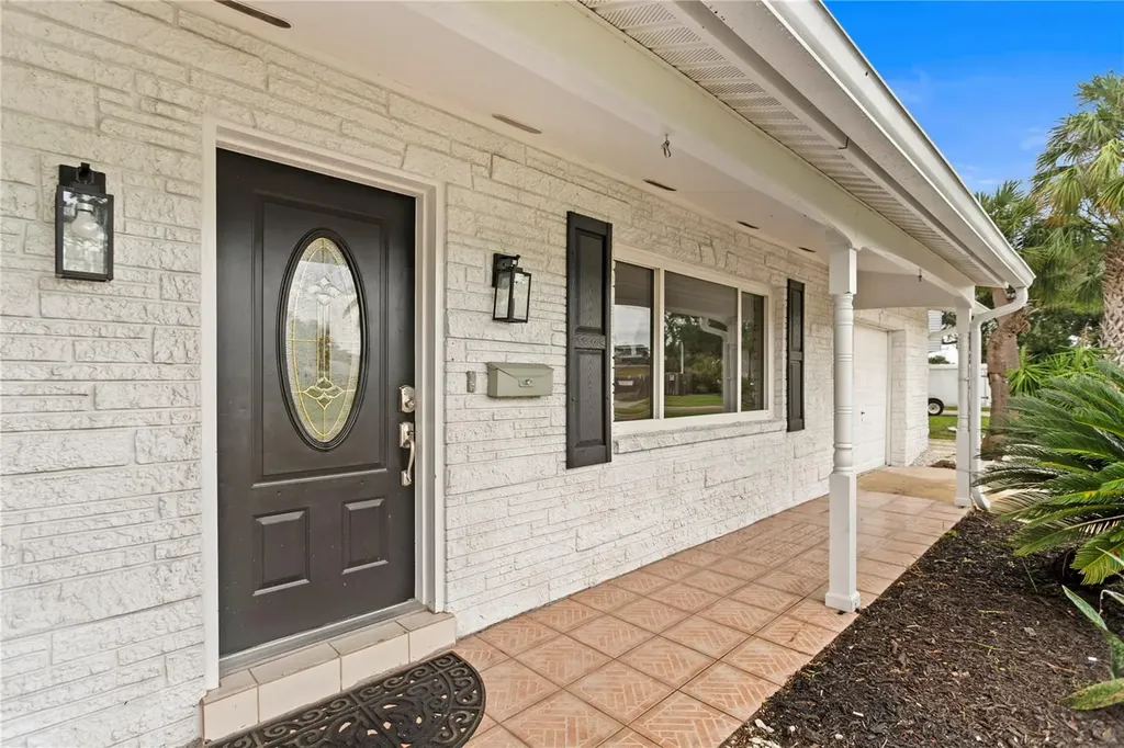 8412 Flagstone Drive Tampa FL 33615