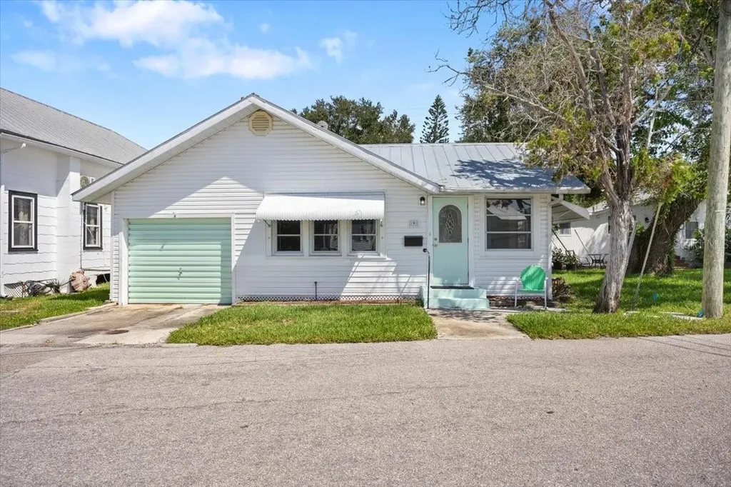 9 Seminole Drive Bradenton FL 34208