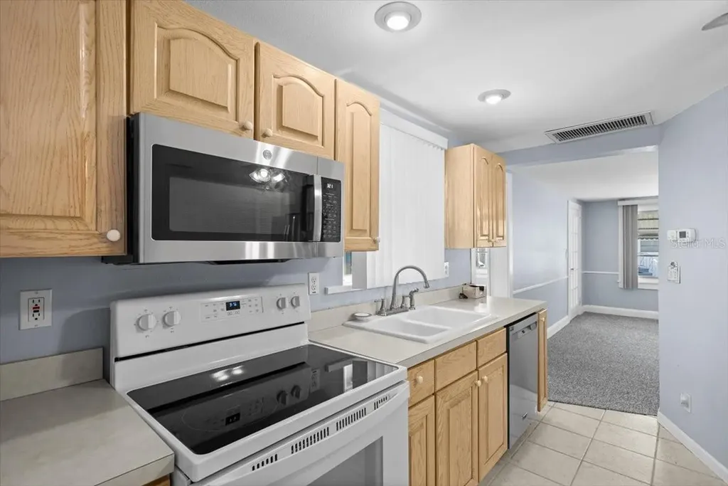9 Seminole Drive Bradenton FL 34208