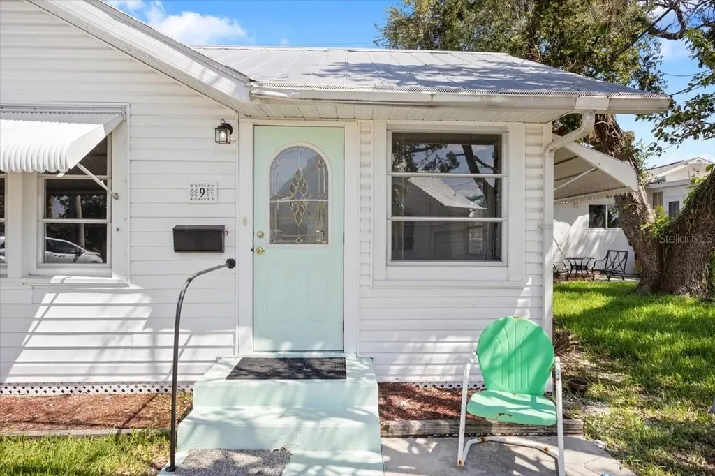 9 Seminole Drive Bradenton FL 34208