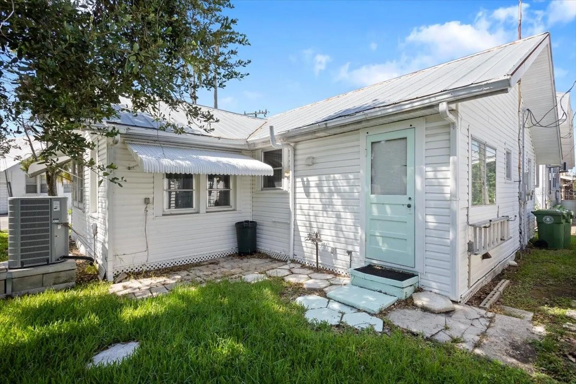 9 Seminole Drive Bradenton FL 34208