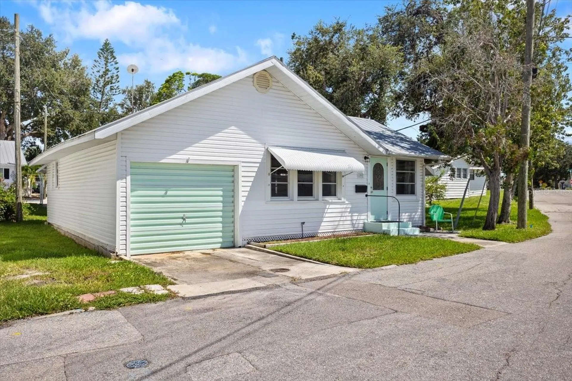 9 Seminole Drive Bradenton FL 34208