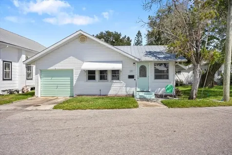 9 Seminole Drive Bradenton FL 34208