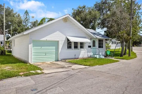 9 Seminole Drive Bradenton FL 34208