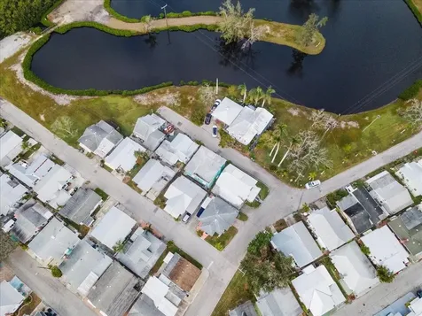 9 Seminole Drive Bradenton FL 34208