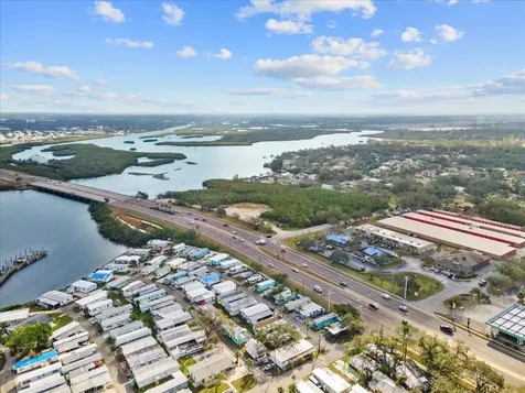 9 Seminole Drive Bradenton FL 34208