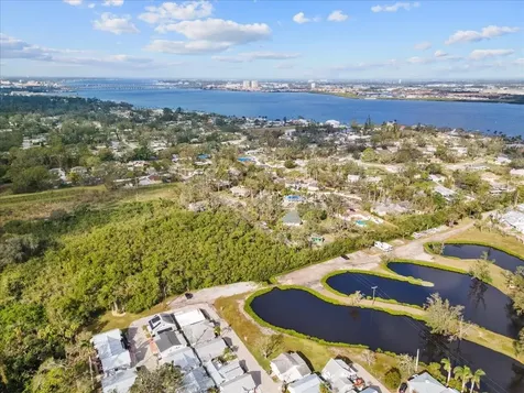 9 Seminole Drive Bradenton FL 34208
