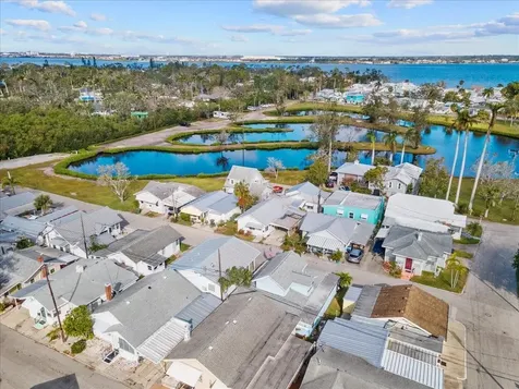 9 Seminole Drive Bradenton FL 34208