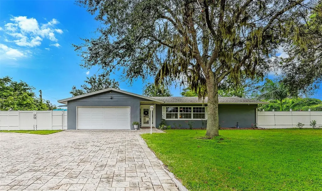 5005 Inverness Drive Sarasota FL 34243