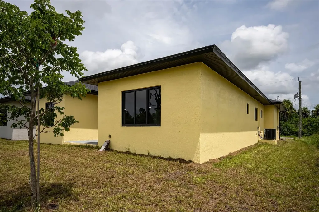 185 Sesame Road E Rotonda West FL 33947