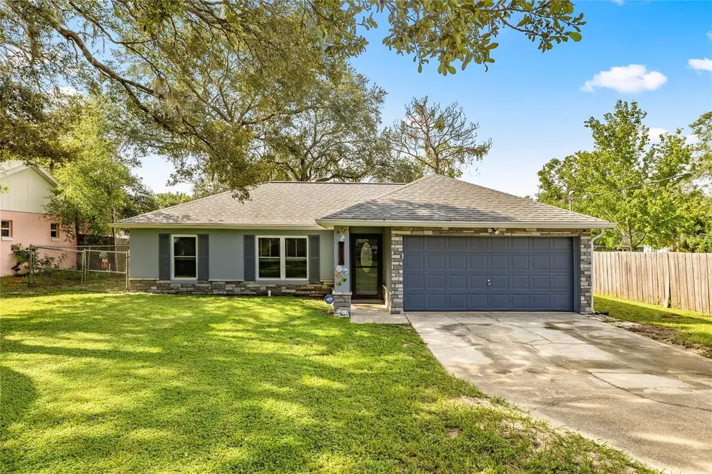 4524 Lemon Street Lady Lake FL 32159