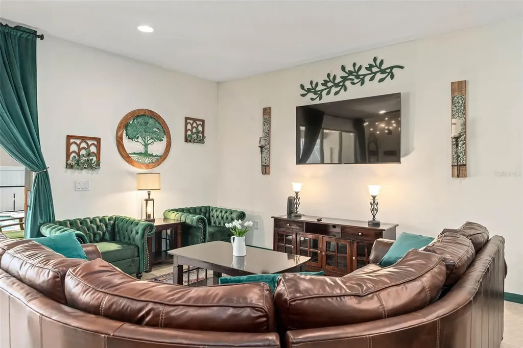 1940 Nice Court Kissimmee FL 34747