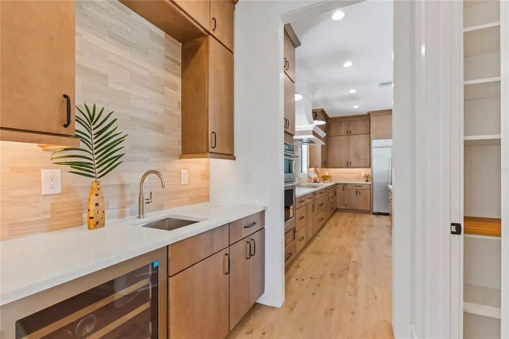 220 90th Avenue NE St Petersburg FL 33702