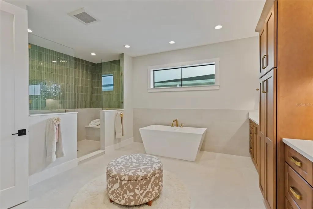 220 90th Avenue NE St Petersburg FL 33702